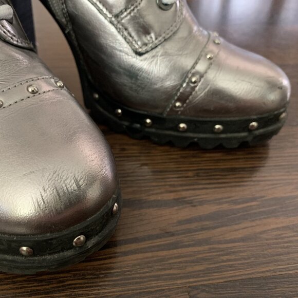 Size US 8.5 Silver Aldo Boots with White Laces - Picture 5 of 8